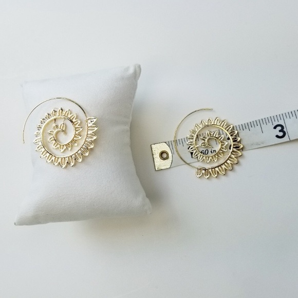 "Nirvana" Bohemian Floral Leaf Floral Hoop Earring - Picture 3 of 6